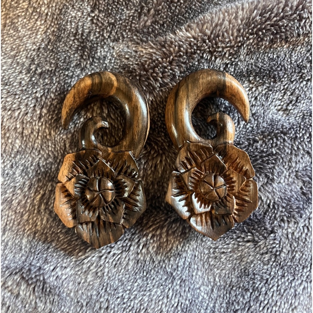 Wood floral gauges